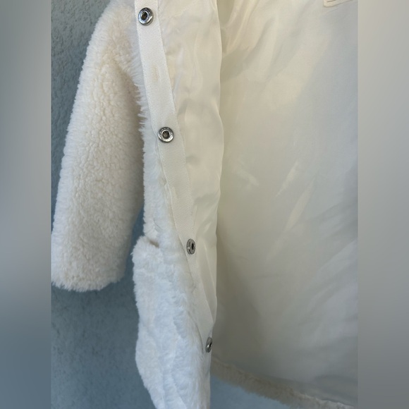 H&M Toddler Teddy Fuzzy Front Snaps Pockets Jacket Size 3T - Picture 3 of 6